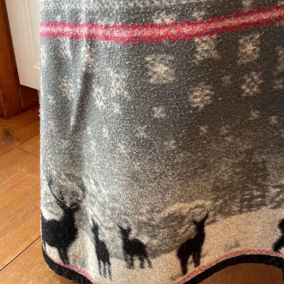 Woolrich Blanket, 50 x 68 , Faux leather Trim, Deers 🦌& birds 🦅, red, black - Picture 8 of 8